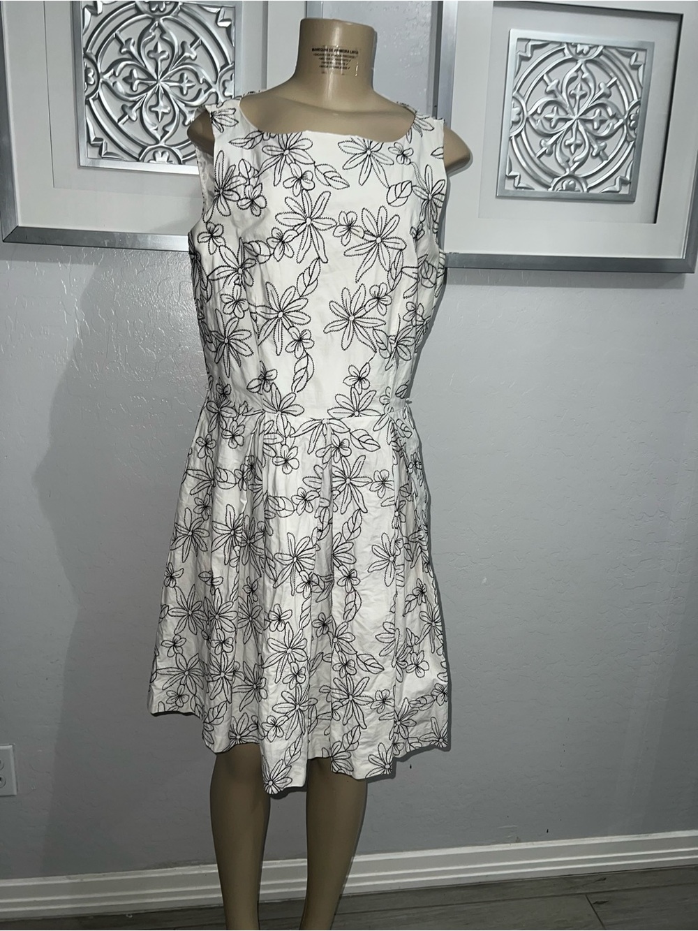 Danny & Nicole White Sleeveless Floral Midi Dress